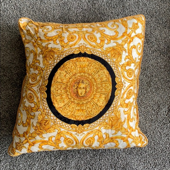 Versace pillow set - Picture 2 of 3